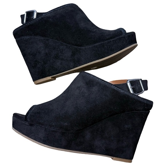Lucky Brand Black Peep-Toe "Jemadine" Suede Wedge
Women’s 6 M - Picture 4 of 8